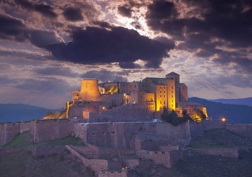 Parador de Cardona – Hotel in einer Festung aus dem 9. Jahrhundert oberhalb von Cardona, Katalonien